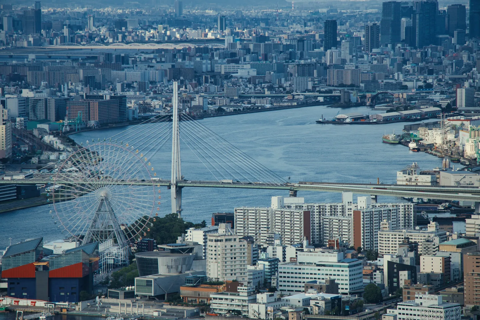 大阪城市與水岸景色